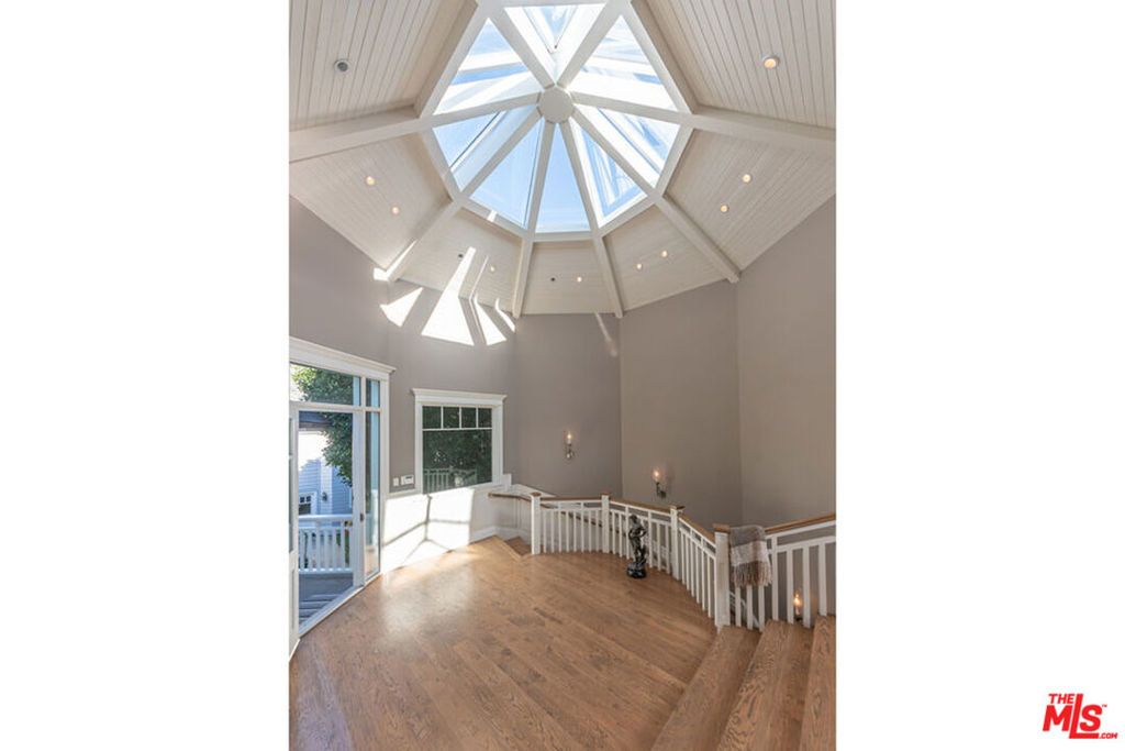 Image 3 of property listing at 30760 Broad Beach Road, Malibu, CA 90265
