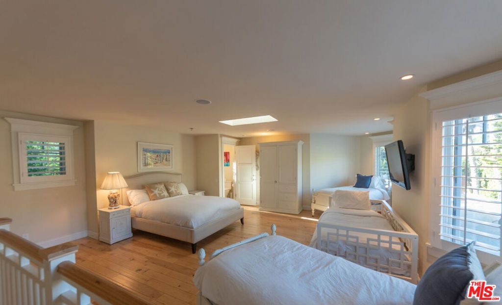 Image 41 of property listing at 30760 Broad Beach Road, Malibu, CA 90265
