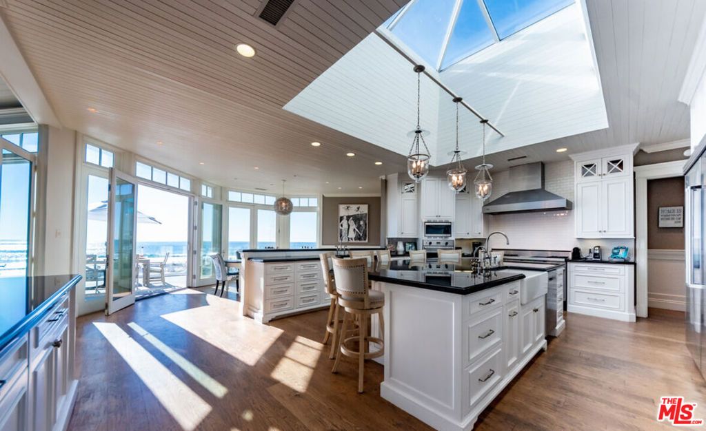 Image 6 of property listing at 30760 Broad Beach Road, Malibu, CA 90265