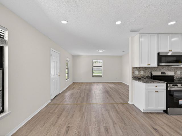 1373 32nd Avenue SW, Vero Beach, FL 32968