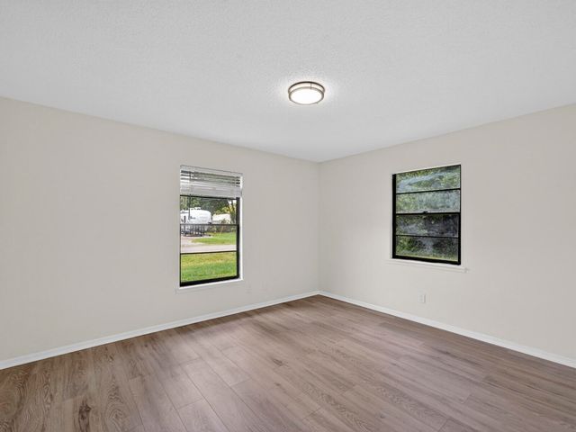 1373 32nd Avenue SW, Vero Beach, FL 32968