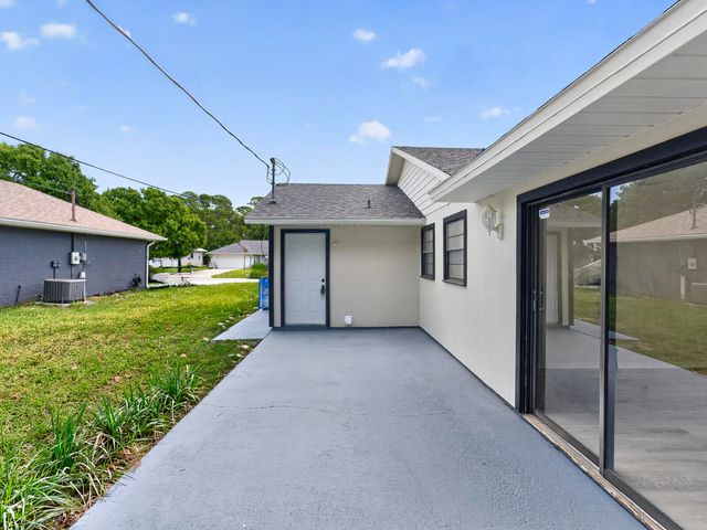1373 32nd Avenue SW, Vero Beach, FL 32968