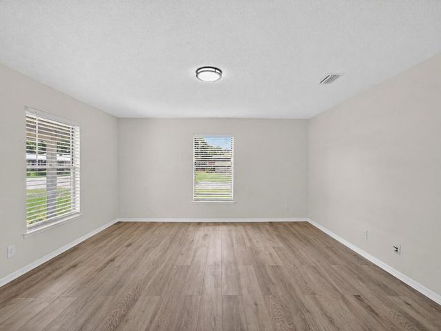 1373 32nd Avenue SW, Vero Beach, FL 32968