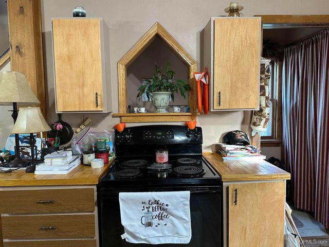 210 Brotherton Street, Wakefield, MI 49968