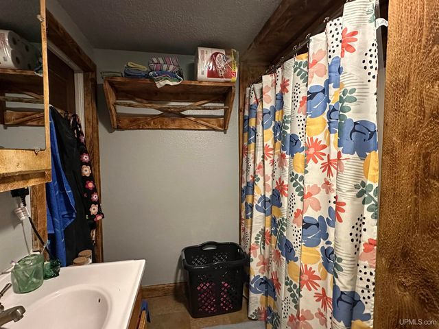 210 Brotherton Street, Wakefield, MI 49968