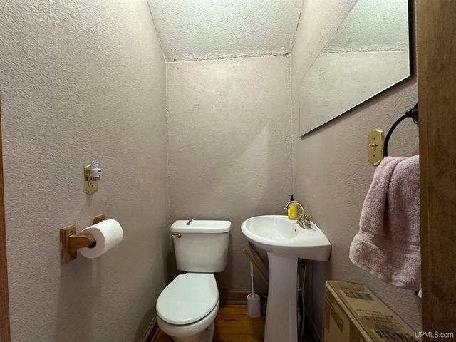 210 Brotherton Street, Wakefield, MI 49968