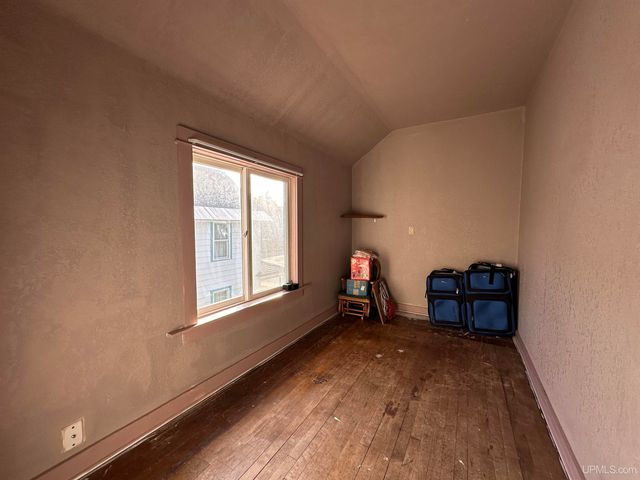 210 Brotherton Street, Wakefield, MI 49968