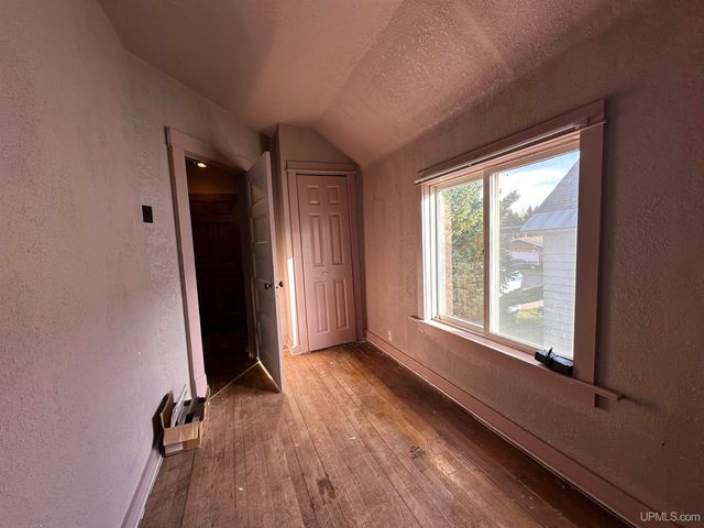 210 Brotherton Street, Wakefield, MI 49968