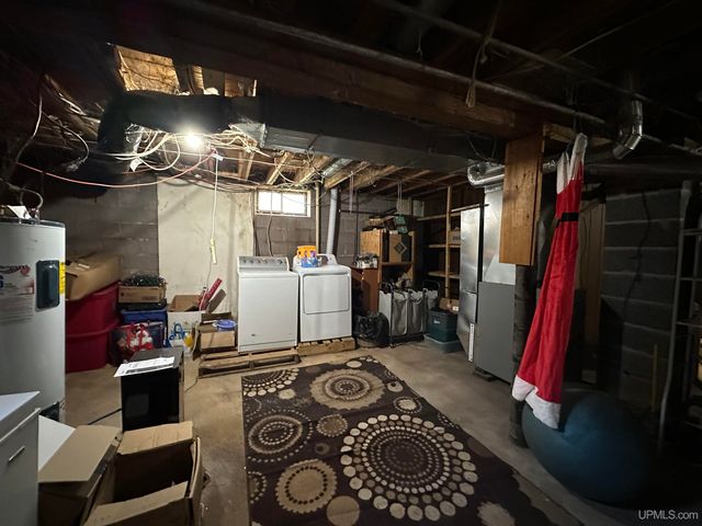 210 Brotherton Street, Wakefield, MI 49968