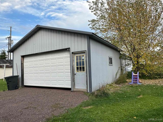 210 Brotherton Street, Wakefield, MI 49968