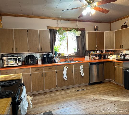 210 Brotherton Street, Wakefield, MI 49968