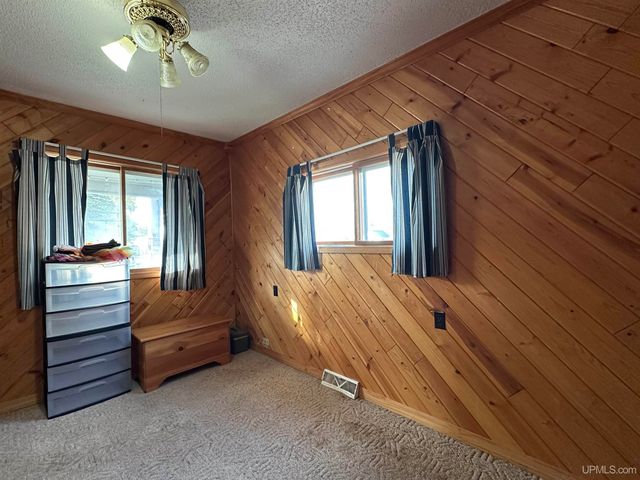 210 Brotherton Street, Wakefield, MI 49968