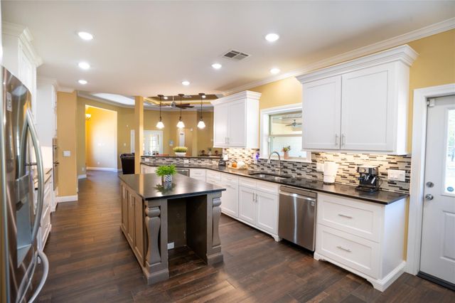 9025 Water Buck Ln, Conroe, TX 77303