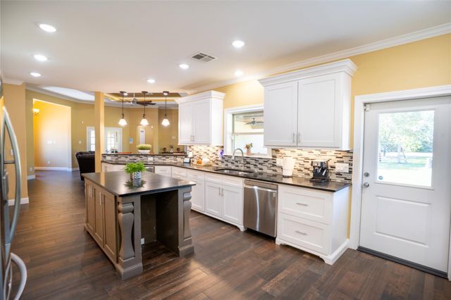 9025 Water Buck Ln, Conroe, TX 77303