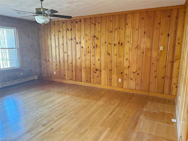 121 Circle DR, Port Haywood, VA 23138