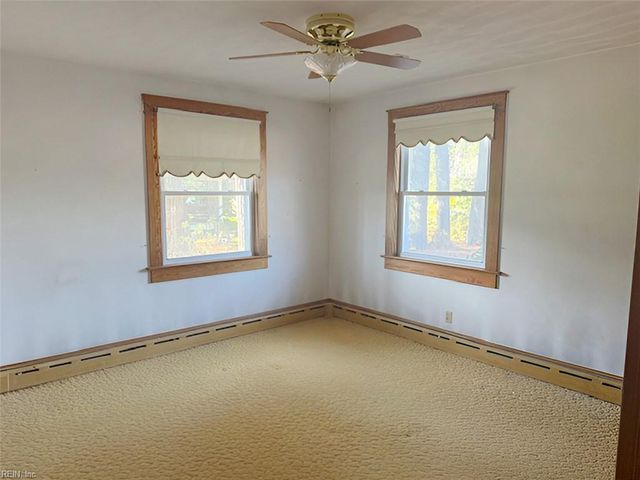 121 Circle DR, Port Haywood, VA 23138