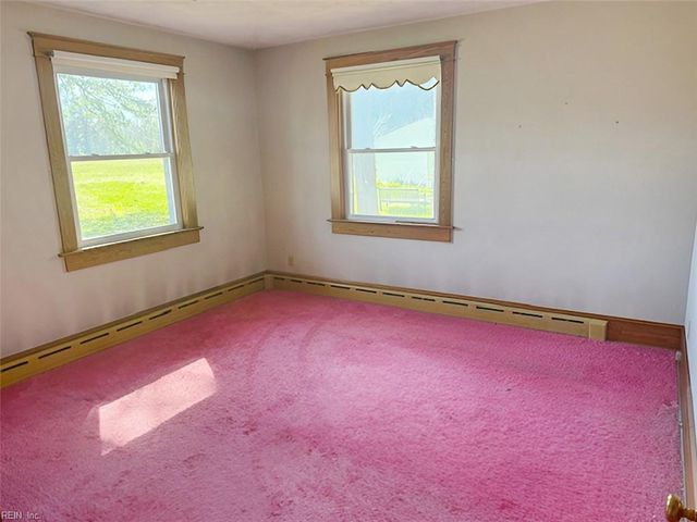 121 Circle DR, Port Haywood, VA 23138