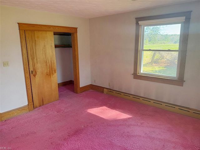 121 Circle DR, Port Haywood, VA 23138