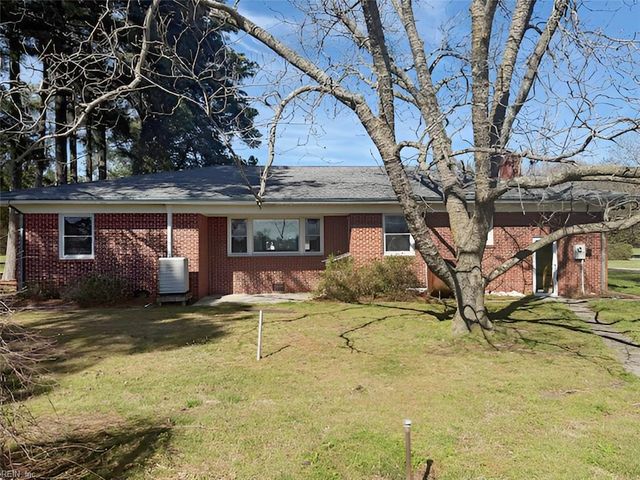 121 Circle DR, Port Haywood, VA 23138
