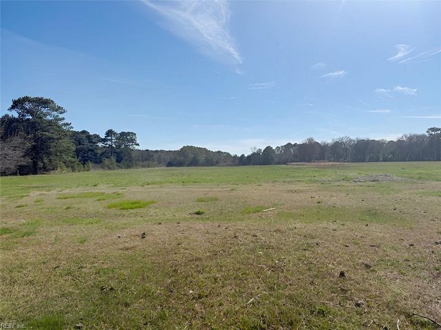 121 Circle DR, Port Haywood, VA 23138