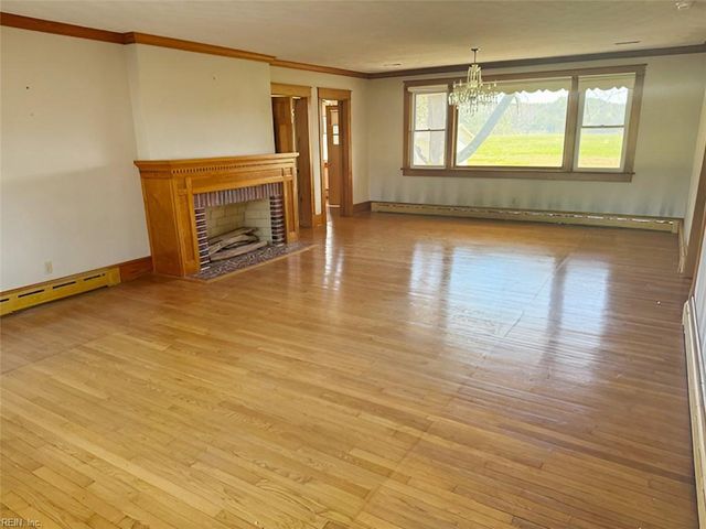 121 Circle DR, Port Haywood, VA 23138