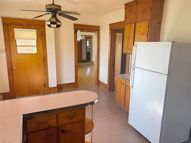 121 Circle DR, Port Haywood, VA 23138