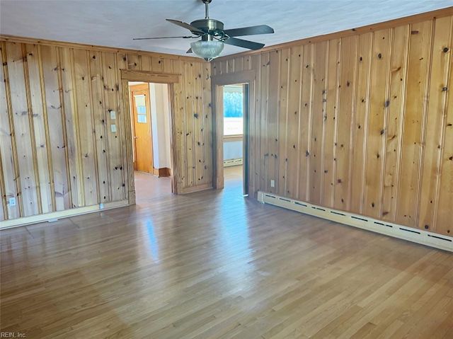 121 Circle DR, Port Haywood, VA 23138