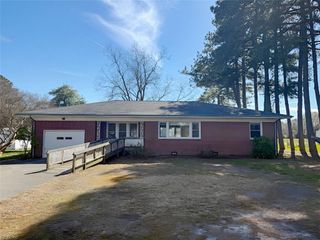121 Circle DR, Port Haywood, VA 23138