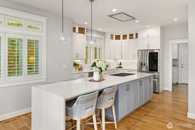 712 Tiffany Meadows Drive NE, Bainbridge Island, WA 98110