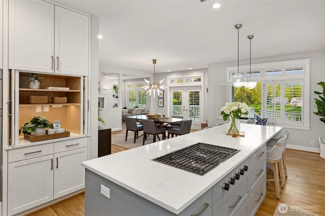 712 Tiffany Meadows Drive NE, Bainbridge Island, WA 98110