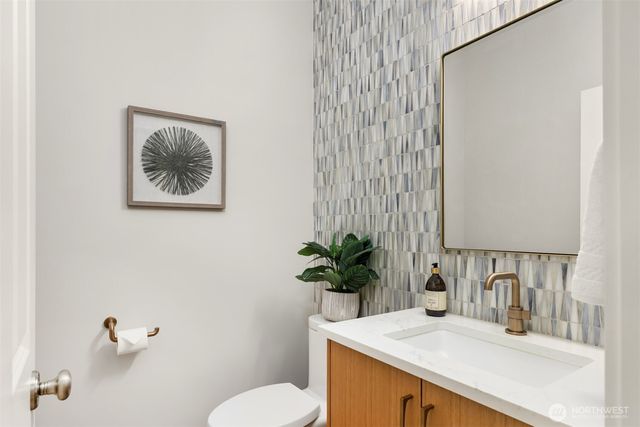 712 Tiffany Meadows Drive NE, Bainbridge Island, WA 98110
