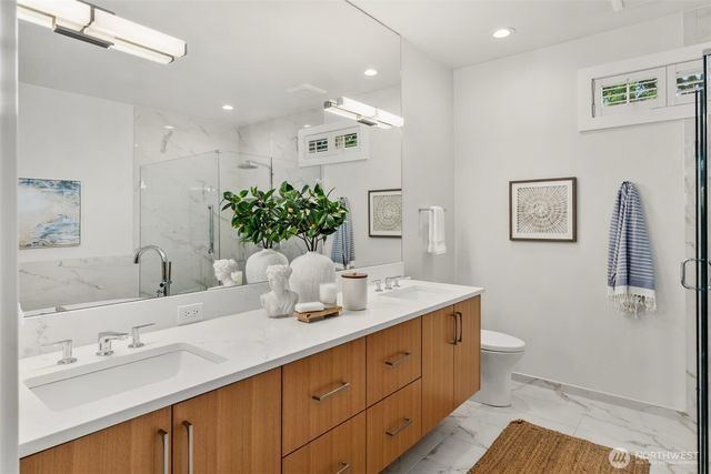 712 Tiffany Meadows Drive NE, Bainbridge Island, WA 98110