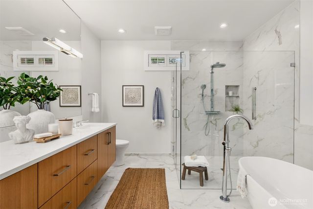 712 Tiffany Meadows Drive NE, Bainbridge Island, WA 98110