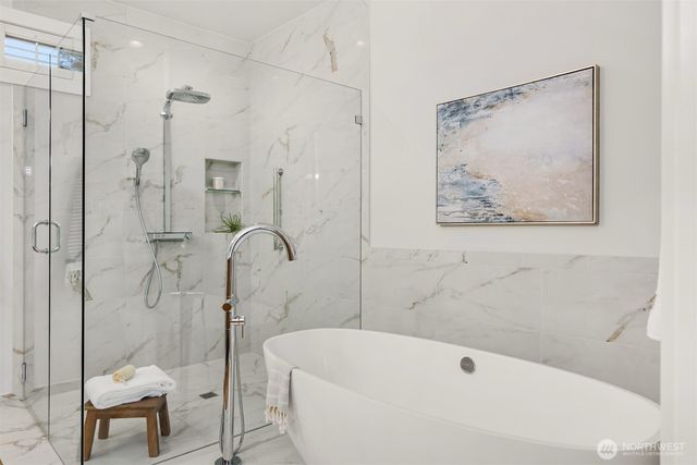712 Tiffany Meadows Drive NE, Bainbridge Island, WA 98110