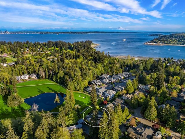712 Tiffany Meadows Drive NE, Bainbridge Island, WA 98110