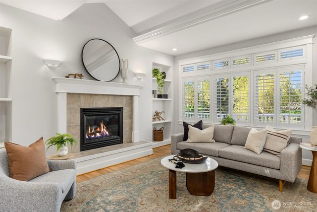 712 Tiffany Meadows Drive NE, Bainbridge Island, WA 98110