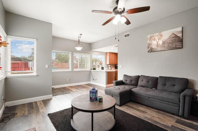 932 Vintage Oak Ave, Galt, CA 95632