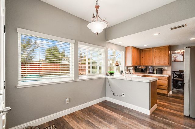 932 Vintage Oak Ave, Galt, CA 95632