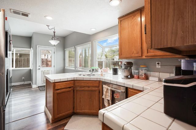 932 Vintage Oak Ave, Galt, CA 95632