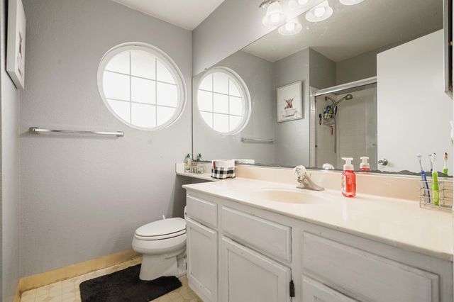 932 Vintage Oak Ave, Galt, CA 95632