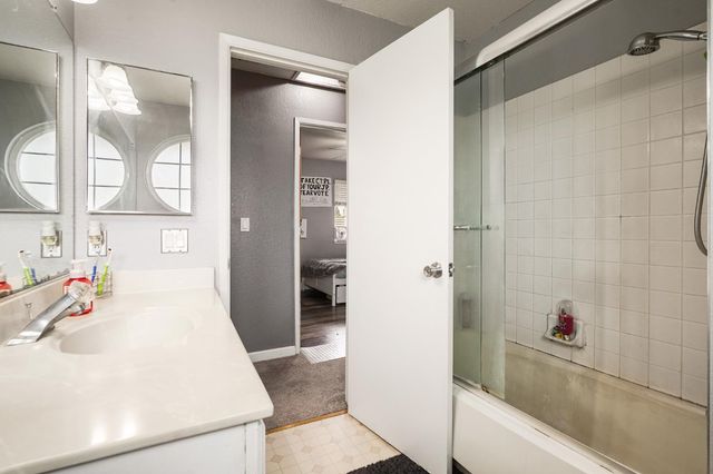 932 Vintage Oak Ave, Galt, CA 95632