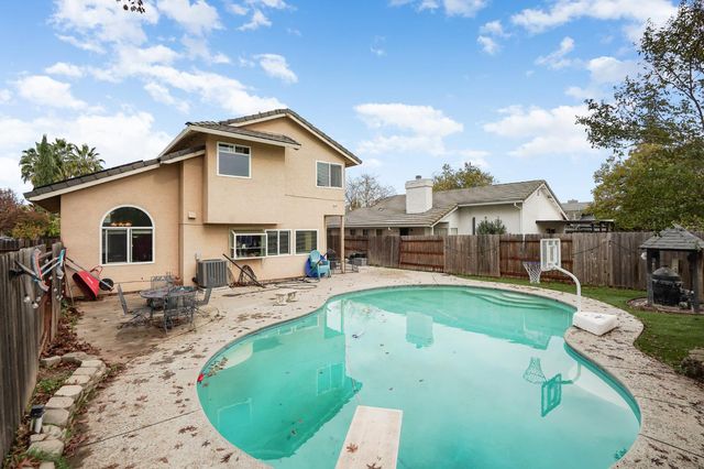 932 Vintage Oak Ave, Galt, CA 95632