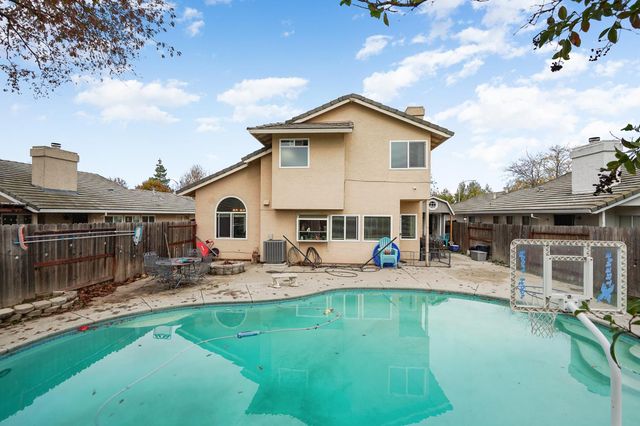 932 Vintage Oak Ave, Galt, CA 95632