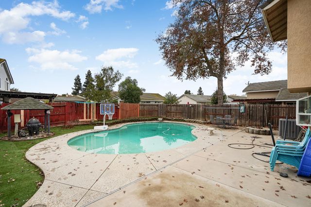 932 Vintage Oak Ave, Galt, CA 95632
