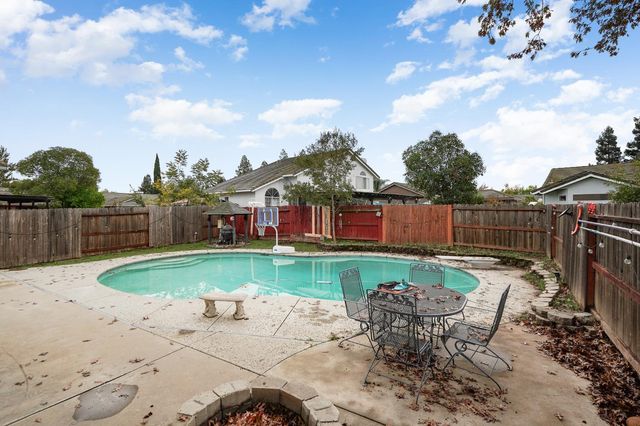 932 Vintage Oak Ave, Galt, CA 95632