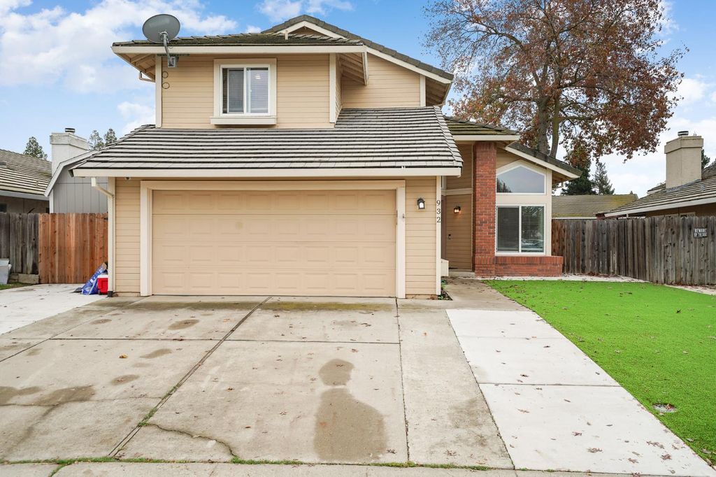 932 Vintage Oak Ave, Galt, CA 95632