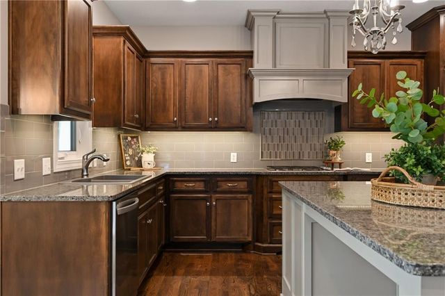 190 SW Roosevelt Ridge, Lee's Summit, MO 64081