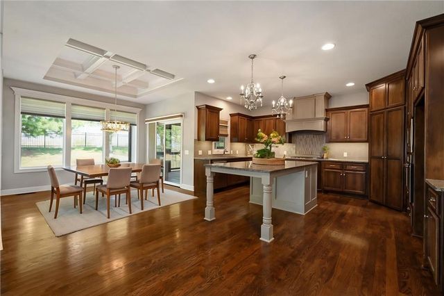 190 SW Roosevelt Ridge, Lee's Summit, MO 64081