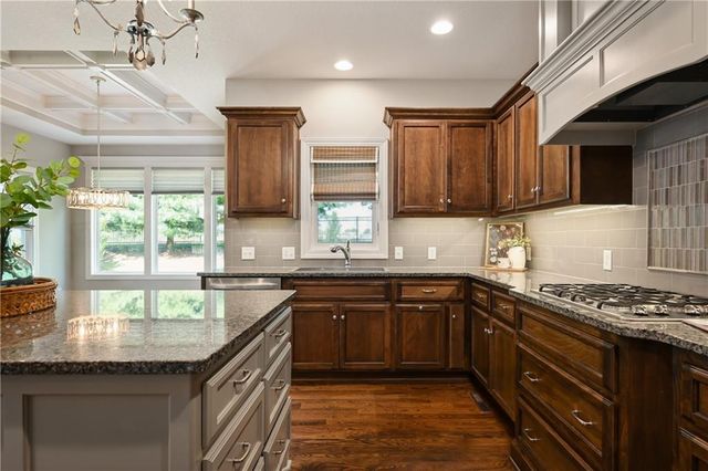 190 SW Roosevelt Ridge, Lee's Summit, MO 64081