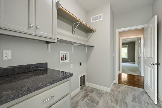 190 SW Roosevelt Ridge, Lee's Summit, MO 64081